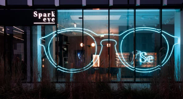 Największy okularowy neon na mapie Warszawy!